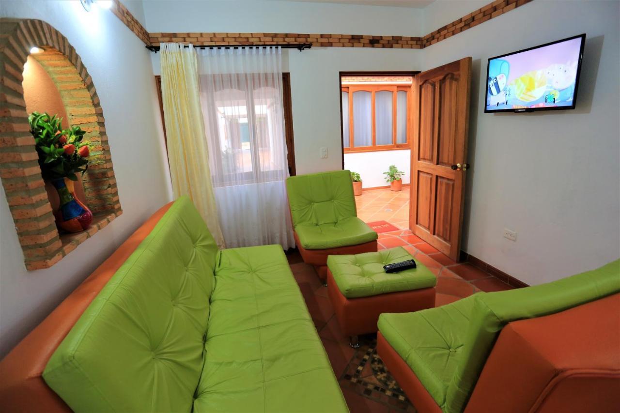 فيلا دي ليفا Apartahotel La Gran Familia المظهر الخارجي الصورة