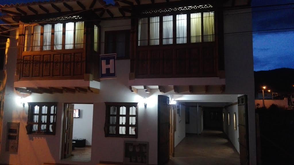 فيلا دي ليفا Apartahotel La Gran Familia المظهر الخارجي الصورة